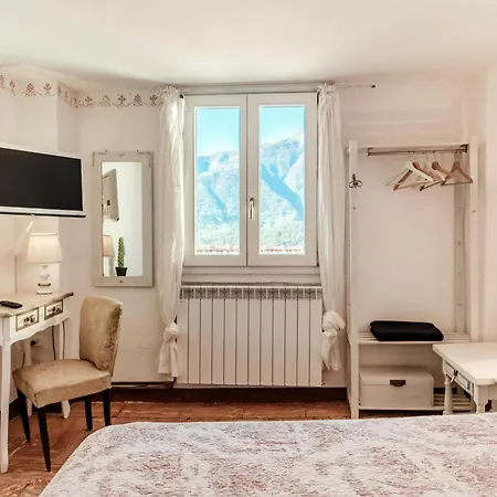 Yellow On Tatil Evi